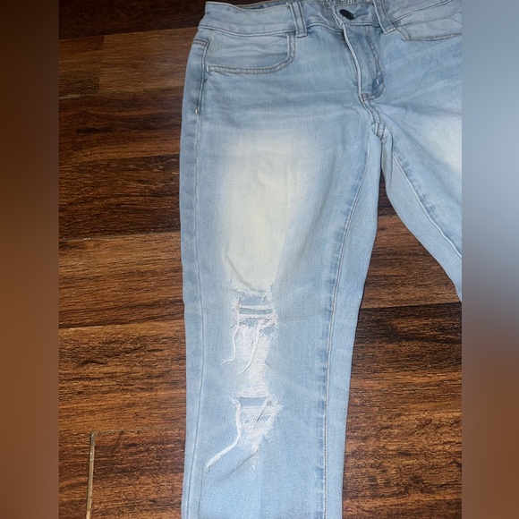 American Eagle Outfitters Light Blue Distressed Skinny Jeans size 2 - Picture 4 of 10